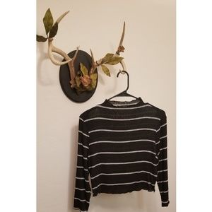 Super Cute 90s-Style Striped Long-Sleeve Crop Top